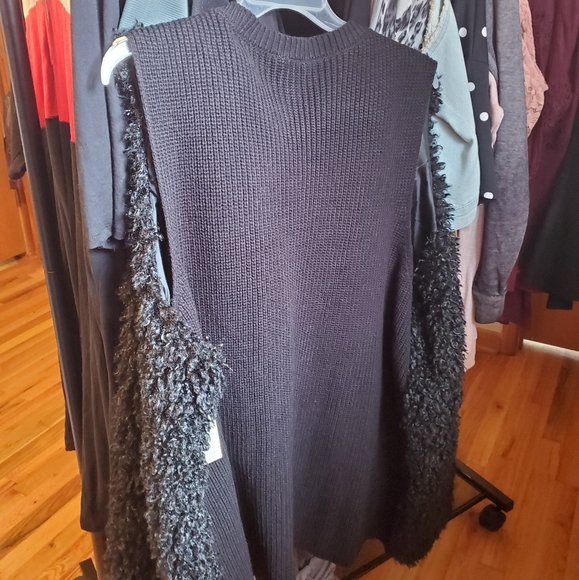 Faux Fur Terra & Sky Vest - Picture 2 of 3